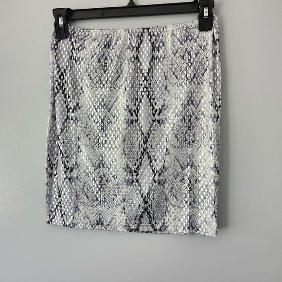 LASCANA Gray Foil Snake-Print Miniskirt Size 6 NWT - Picture 7 of 14